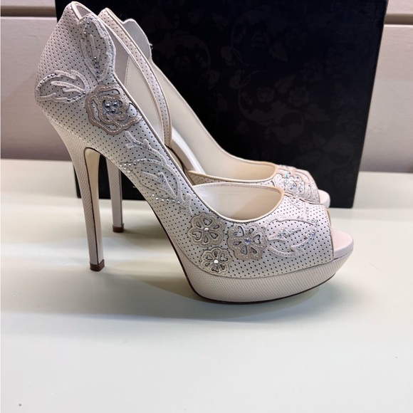 LORIBLU LEATHER MADE IN ITAKY Elegant Cream Peep-Toe Heels Swarovski crystals - Picture 12 of 15